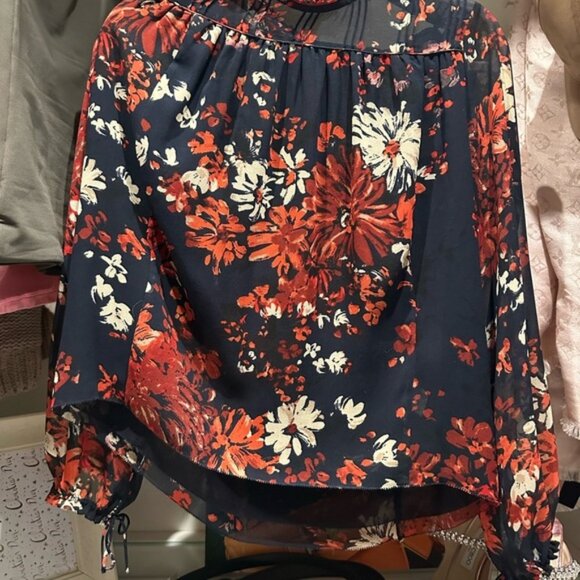 Floral Print Women's Top in Black - Picture 3 of 3